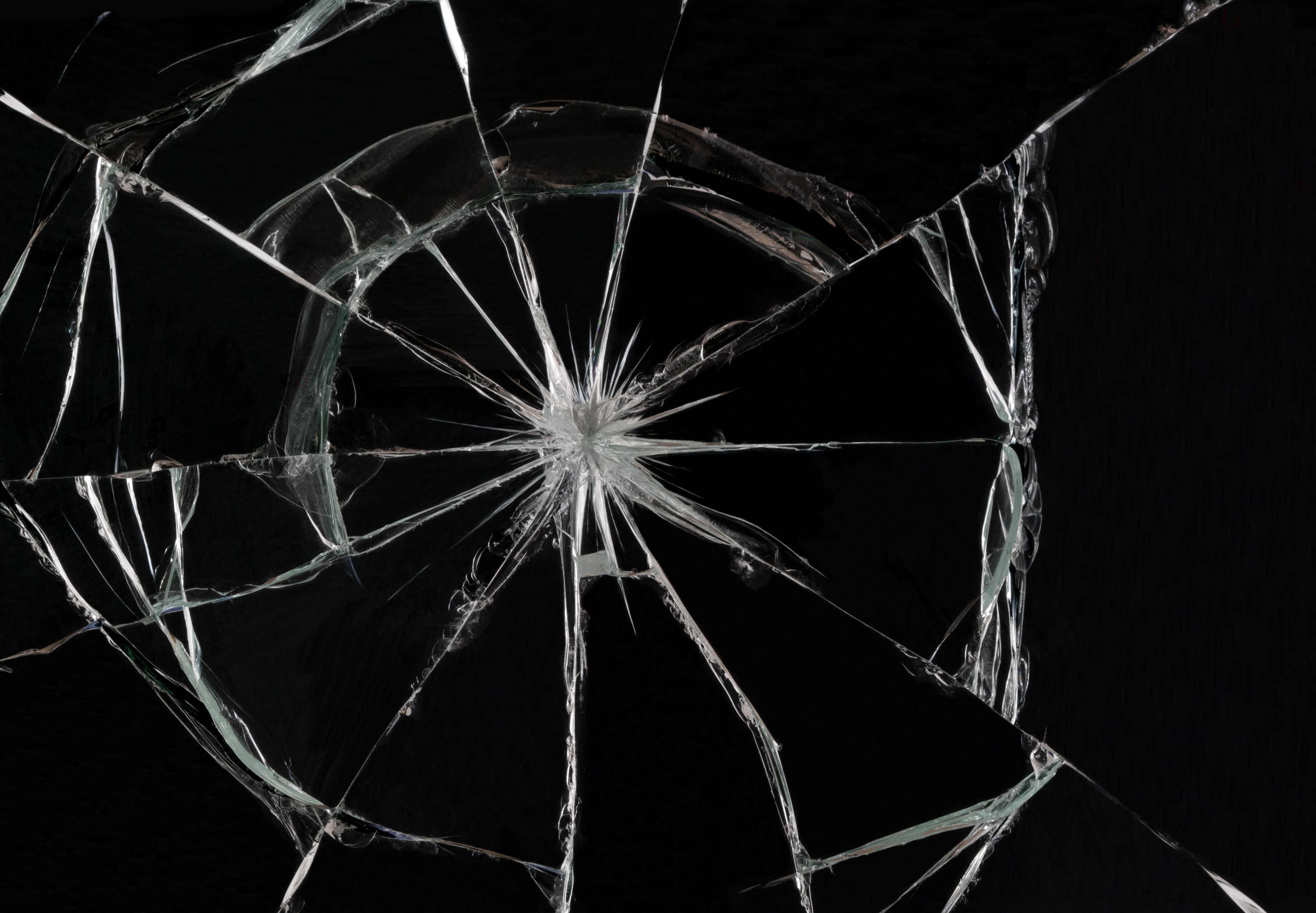 Стеклянные трещины. Трещина на стекле. Треснутое стекло. Эффект разбитого стекла. Трещина на стекле текстура.