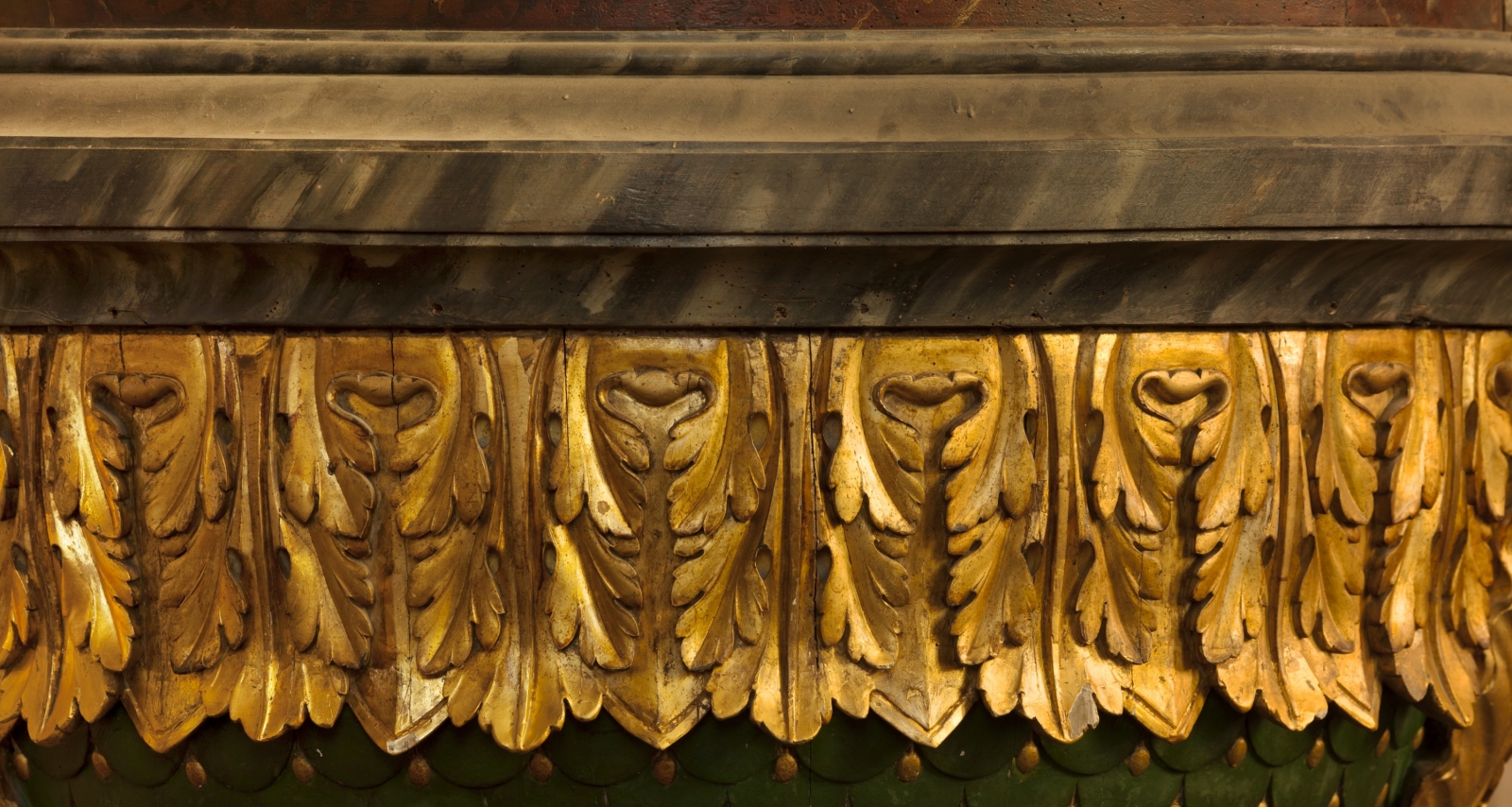 Гуси деревянные декор с позолотой. Trim texture. Закат золотит деревья старинной позолотой